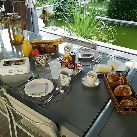 L'ame Des Hospitaliers Frühstückspension Courteuil